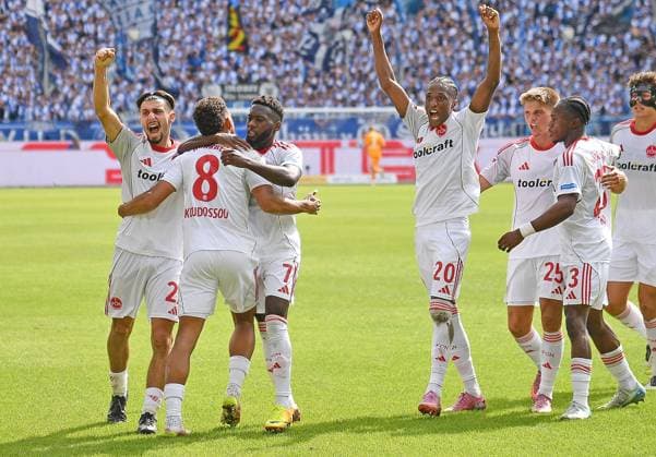 13.09.2025, xhbx, Fussball 2.Bundesliga, Karlsruher SC - 1.FC Nürnberg v.l. Torjubel, Goal celebration, celebrate the goal 1:1 durch Henri Koudossou (1.FC Nuernberg) (DFL DFB REGULATIONS PROHIBIT ANY USE OF PHOTOGRAPHS as IMAGE SEQUENCES and or QUASI-VIDEO) Karlsruhe