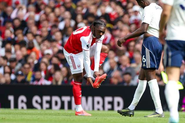 Arsenal FC v Nottingham Forest FC, English Premier League Arsenal midfielder Eberechi Eze (10) puts his boot back on during the Arsenal FC v Nottingham Forest FC English Premier League match at the Emirates Stadium, London, England, United Kingdom on 13 September 2025 Credit: Phil Duncan Every Second Media Editorial use only. All images are copyright Every Second Media Limited. No images may be reproduced without prior permission. All rights reserved. Premier League and Football League images are subject to licensing agreements with Football DataCo Limited. see https: www.football-dataco.com Copyright: xIMAGO EveryxSecondxMediax ESM-1582-0017 PhilxDuncanx xEveryxSecondxMediax