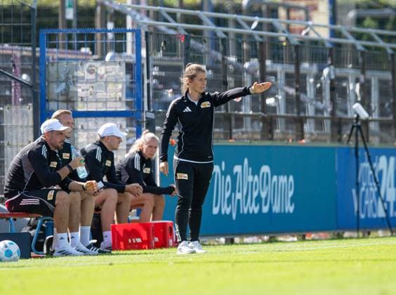 Fussball, A-Junioren, Saison 2025 2026, DFB-Nachwuchsliga (6. Spieltag, Vorrunde Gruppe C, Hertha BSC U19 - 1. FC Union Berlin U19, Trainerin Marie-Louise Eta (Union), 13.09. 2025, *** Soccer, A Juniors, Season 2025 2026, DFB Nachwuchsliga 6 Matchday, Preliminary Round Group C, Hertha BSC U19 1 FC Union Berlin U19, Coach Marie Louise Eta Union , 13 09 2025, Copyright: xSebastianxRäppold MatthiasxKochx