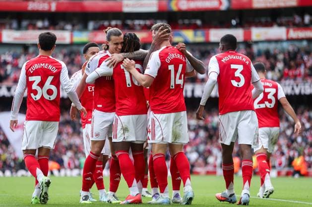 Premier League Arsenal v Nottingham Forest Viktor Gyokeres of Arsenal celebrates his goal with teammates to make it 2-0 during the Premier League match Arsenal vs Nottingham Forest at Emirates Stadium, London, United Kingdom, 13th September 2025 (Photo by Izzy Poles News Images) London Emirates Stadium Greater London United Kingdom Copyright: xIzzyxPoles NewsxImagesx
