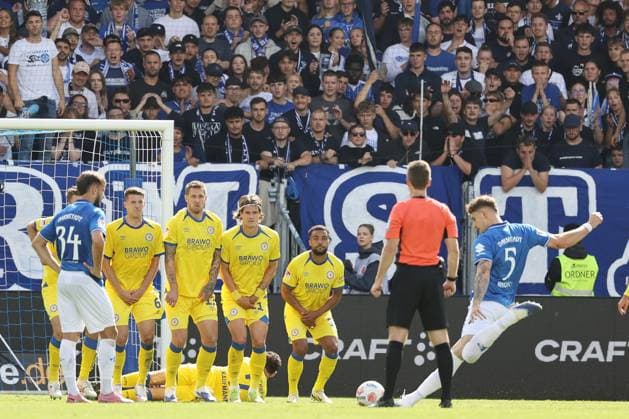 13.09.2025, xtvx, Fussball 2.Bundesliga, SV Darmstadt 98 - Eintracht Braunschweig v.l. Goal scored, Tor zum 1:2 Matej Maglica (SV Darmstadt 98) (DFL DFB REGULATIONS PROHIBIT ANY USE OF PHOTOGRAPHS as IMAGE SEQUENCES and or QUASI-VIDEO) Darmstadt