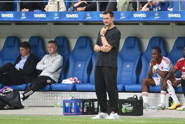 13.09.2025, xhbx, Fussball 2.Bundesliga, Karlsruher SC - 1.FC Nürnberg v.l. Trainer Miroslav Klose (1.FC Nuernberg) (DFL DFB REGULATIONS PROHIBIT ANY USE OF PHOTOGRAPHS as IMAGE SEQUENCES and or QUASI-VIDEO) Karlsruhe