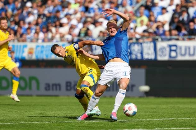 2025.09.13 xkix 2.Bundesliga SV Darmstadt 98 - Eintracht Braunschweig v.l., Sven Köhler (Eintracht Braunschweig), Isac Alexi Sivert Lidberg (SV Darmstadt 98) Zweikampf, Action, Aktion, Battles for the Ball, faul und Rote Karte (DFL DFB REGULATIONS PROHIBIT ANY USE OF PHOTOGRAPHS as IMAGE SEQUENCES and or QUASI-VIDEO)