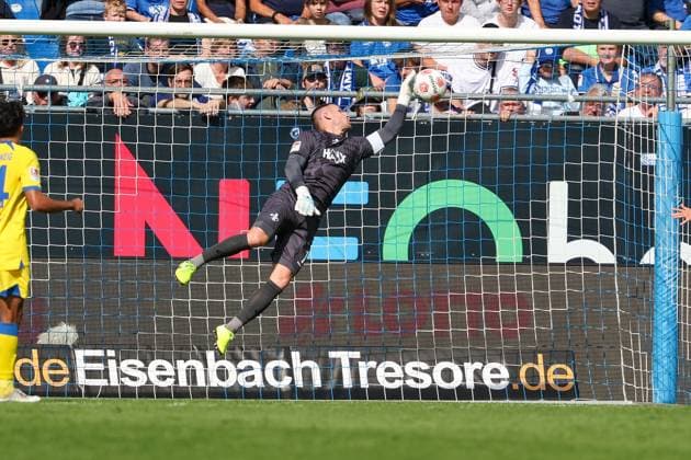 2025.09.13 xkix 2.Bundesliga SV Darmstadt 98 - Eintracht Braunschweig v.l., Glanzparade Goalkeeper, Torwart Marcel Schuhen (SV Darmstadt 98) (DFL DFB REGULATIONS PROHIBIT ANY USE OF PHOTOGRAPHS as IMAGE SEQUENCES and or QUASI-VIDEO)