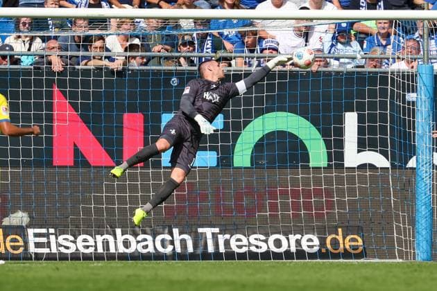 2025.09.13 xkix 2.Bundesliga SV Darmstadt 98 - Eintracht Braunschweig v.l., Glanzparade Goalkeeper, Torwart Marcel Schuhen (SV Darmstadt 98) (DFL DFB REGULATIONS PROHIBIT ANY USE OF PHOTOGRAPHS as IMAGE SEQUENCES and or QUASI-VIDEO)