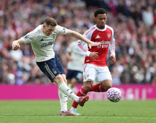 London, England, 13th September 2025. Elliot Anderson of Nottingham Forest in action during the Arsenal vs Nottingham Forest Premier League match at the Emirates Stadium, London. Picture credit should read: David Klein Sportimage EDITORIAL USE ONLY. No use with unauthorised audio, video, data, fixture lists, club league logos or live services. Online in-match use limited to 120 images, no video emulation. No use in betting, games or single club league player publications. SPI_073_DK_Arsenal_Forest SPI-4131-0071
