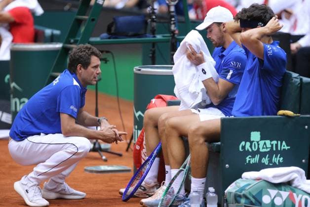 Croatia v France - 2025 Davis Cup Qualifiers Second Round: Day 2 OSIJEK, CROATIA - SEPTEMBER 13: French coach Paul-Henri Mathieu gives instructions to players Benjamin Bonzi and Pierre-Hugues Herbert during the 2025 Davis Cup Qualifier second round match against Mate Pavic and Nikola Mektic of Croatia at Dvorana Gradski Vrt on September 13, 2025 in Osijek, Croatia.  DavidxJerkovic PIXSELL