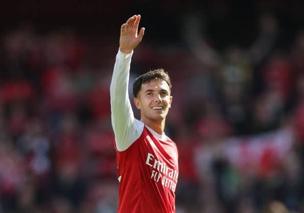 London, England, 13th September 2025. Martin Zubimendi of Arsenal waves to the fans celebrating the win during the Arsenal vs Nottingham Forest Premier League match at the Emirates Stadium, London. Picture credit should read: David Klein Sportimage EDITORIAL USE ONLY. No use with unauthorised audio, video, data, fixture lists, club league logos or live services. Online in-match use limited to 120 images, no video emulation. No use in betting, games or single club league player publications. SPI_080_DK_Arsenal_Forest SPI-4131-0078