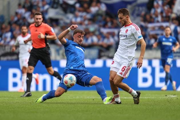 Philipp Foerster (Karlsruher SC, 11) im Zweikampf mit Adam Markhiev (1. FC Nuernberg, 06), GER, Karlsruher SC vs. 1. FC Nuernberg, 2. Bundesliga, 5. Spieltag, 2025 2026, 13.09.2025, DFL REGULATIONS PROHIBIT ANY USE OF PHOTOGRAPHS AS IMAGE SEQUENCES AND OR QUASI-VIDEO, GER, Karlsruher SC vs. 1. FC Nuernberg, 2. Bundesliga, 5. Spieltag, 2025 2026, 13.09.2025 Karlsruhe