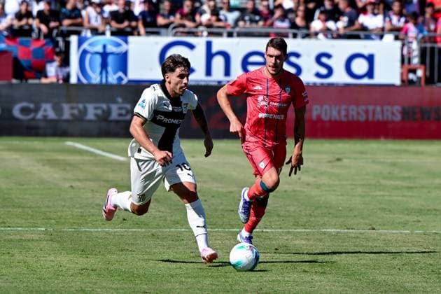Parma s Adrian Bernabe Garcia in action during the Serie A soccer match between Cagliari Calcio and Parma at the Unipol Domus in Cagliari, Sardinia - Saturday, 13 september 2025. - Soccer  Copyright: xGianlucaxZuddas LaPressex