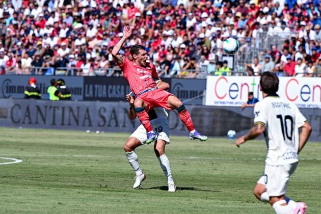 Cagliari s Andrea Belotti in action during the Serie A soccer match between Cagliari Calcio and Parma at the Unipol Domus in Cagliari, Sardinia - Saturday, 13 september 2025. - Soccer  Copyright: xGianlucaxZuddas LaPressex