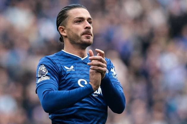 Premier League Everton v Aston Villa Jack Grealish of Everton claps the fans during the Premier League match Everton vs Aston Villa at Hill Dickinson Stadium, Liverpool, United Kingdom, 13th September 2025 (Photo by Mark Cosgrove News Images) Liverpool Hill Dickinson Stadium Merseyside United Kingdom Copyright: xMarkxCosgrove NewsxImagesx