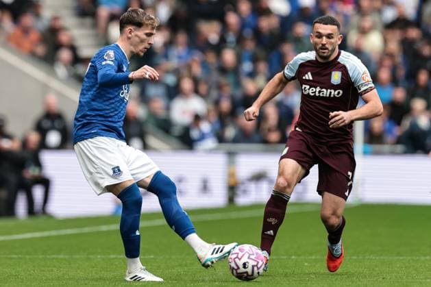 Premier League Everton v Aston Villa James Garner of Everton passes under pressure from John McGinn of Aston Villa during the Premier League match Everton vs Aston Villa at Hill Dickinson Stadium, Liverpool, United Kingdom, 13th September 2025 (Photo by Mark Cosgrove News Images) Liverpool Hill Dickinson Stadium Merseyside United Kingdom Copyright: xMarkxCosgrove NewsxImagesx