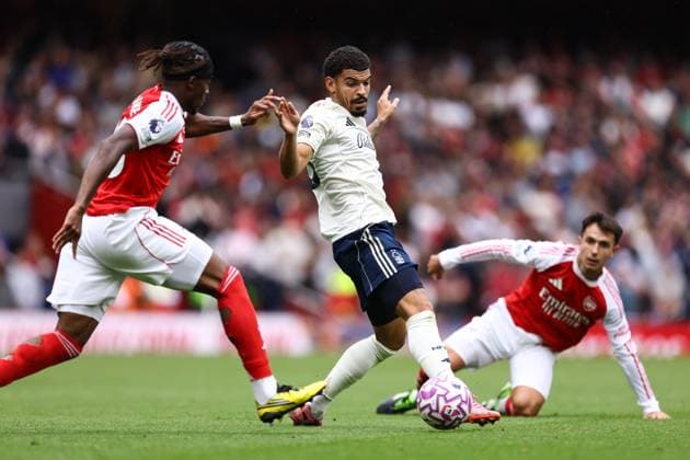 Arsenal v Nottingham Forest 13 September 2025, London - Premier League Football - Arsenal v Nottingham Forest - Morgan Gibbs-White of Nottingham Forest and Noni Madueke of Arsenal - Photo: Jacques Feeney Offside. London UK Copyright: xJacquesxFeeneyx xOffsidexOffside