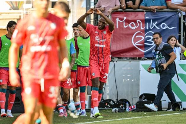 Yerri Mina of Cagliari Calcio, Esultanza, Joy, Celebration After scoring goal, during Cagliari Calcio vs Parma Calcio, Italian soccer Serie A match in Cagliari, Italy, September 13 2025  Copyright: xLuigixCanu IPAxSportx xipa-agency.netx xx IPA_64780019 IPA_Agency_IPA64780019