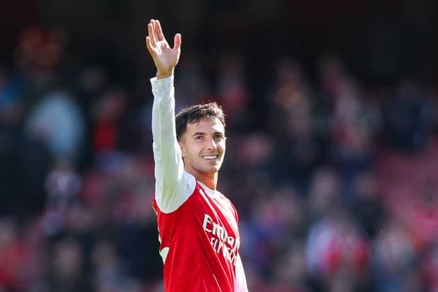 Premier League Arsenal v Nottingham Forest Martin Zubimendi of Arsenal acknowledges the fans after the teams victory following the Premier League match Arsenal vs Nottingham Forest at Emirates Stadium, London, United Kingdom, 13th September 2025 (Photo by Izzy Poles News Images) London Emirates Stadium Greater London United Kingdom Copyright: xIzzyxPoles NewsxImagesx