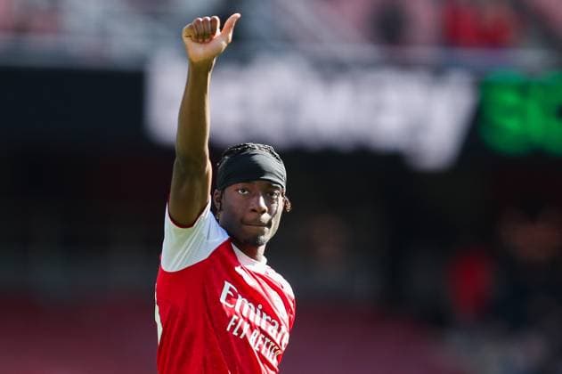 Premier League Arsenal v Nottingham Forest Noni Madueke of Arsenal acknowledges the fans after the teams victory following the Premier League match Arsenal vs Nottingham Forest at Emirates Stadium, London, United Kingdom, 13th September 2025 (Photo by Izzy Poles News Images) London Emirates Stadium Greater London United Kingdom Copyright: xIzzyxPoles NewsxImagesx