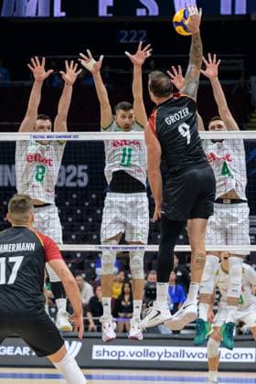 September 13, 2025, Pasay City, Manila, Philippines: Germany vs Bulgaria in the Pool Phase during the FIVB Mens Volleyball World Championship, WM, Weltmeisterschaft 2025 in Manila, Philippines. Bulgaria beat Germany in 3 sets. Bulgarias Asparuh ASPARUHOV, Aleks GROZDANOV and Martin ATANASOV in defence Pasay City Philippines - ZUMAr144 20250913_zap_r144_034 Copyright: xJaynexRussellx
