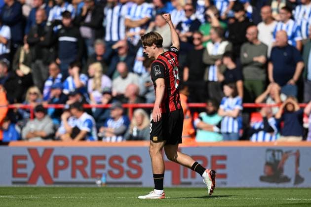Bournemouth v Brighton and Hove Albion Premier League 13 09 2025. Goal 1-0 - Alex Scott (8) of AFC Bournemouth celebrates scoring the opening goal during the Premier League match between Bournemouth and Brighton and Hove Albion at the Vitality Stadium, Bournemouth, England on 13 September 2025. Bournemouth Vitality Stadium Dorset England Editorial use only DataCo restrictions apply See www.football-dataco.com , Copyright: xGrahamxHuntx PSI-22818-0031