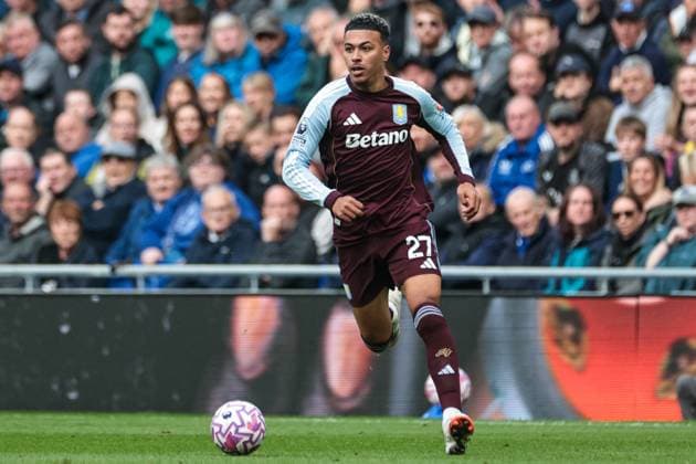 Premier League Everton v Aston Villa Morgan Rogers of Aston Villa dribbling the ball forward during the Premier League match Everton vs Aston Villa at Hill Dickinson Stadium, Liverpool, United Kingdom, 13th September 2025 (Photo by Mark Cosgrove News Images) Liverpool Hill Dickinson Stadium Merseyside United Kingdom Copyright: xMarkxCosgrove NewsxImagesx