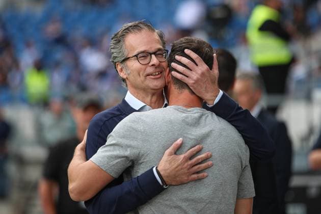 Herzliche Umarmung von Holger Siegmund-Schultze (Karlsruher SC, Praesident) Christian Eichner (Karlsruher SC, Chef-Trainer), GER, Karlsruher SC vs. 1. FC Nuernberg, 2. Bundesliga, 5. Spieltag, 2025 2026, 13.09.2025, DFL REGULATIONS PROHIBIT ANY USE OF PHOTOGRAPHS AS IMAGE SEQUENCES AND OR QUASI-VIDEO, GER, Karlsruher SC vs. 1. FC Nuernberg, 2. Bundesliga, 5. Spieltag, 2025 2026, 13.09.2025 Karlsruhe
