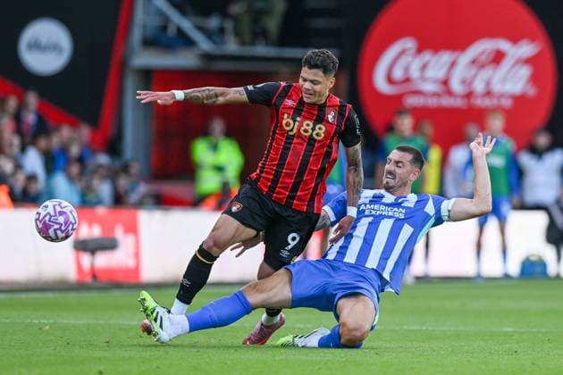 Bournemouth v Brighton and Hove Albion Premier League 13 09 2025. Lewis Dunk (5) of Brighton and Hove Albion fouls Evanilson (9) of AFC Bournemouth during the Premier League match between Bournemouth and Brighton and Hove Albion at the Vitality Stadium, Bournemouth, England on 13 September 2025. Bournemouth Vitality Stadium Dorset England Editorial use only DataCo restrictions apply See www.football-dataco.com , Copyright: xGrahamxHuntx PSI-22818-0036
