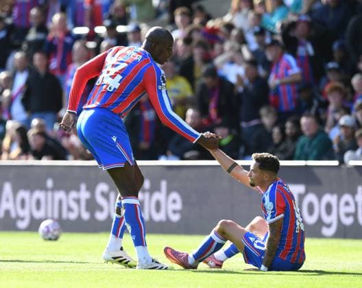 Crystal Palace v Sunderland Premier League 13 09 2025. Jean-Philippe Mateta Forward of Crystal Palace helps Yeremy Pino Midfielder of Crystal Palace back to his feet after he missed an open goal opportunity to score during the Premier League match between Crystal Palace and Sunderland at Selhurst Park, London, England on 13 September 2025. London Selhurst Park Greater London England Editorial use only DataCo restrictions apply See www.football-dataco.com , Copyright: xJeffxMoodx PSI-22822-0004
