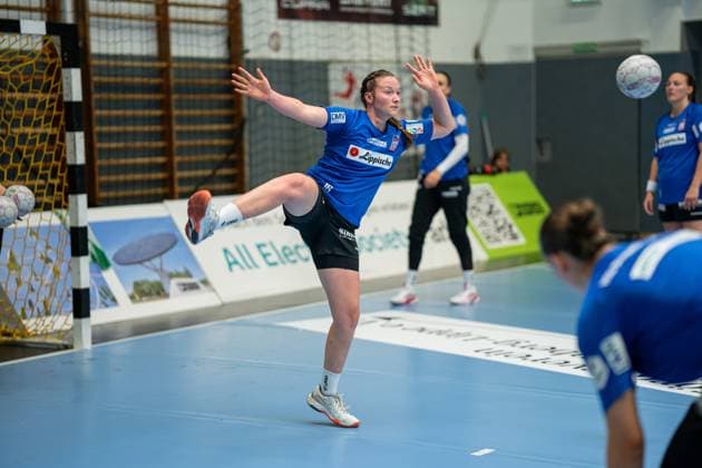HSG Blomberg-Lippe (GER) vs. Thueringer HC (GER), Handball, 1. Handball Bundesliga Frauen, 3. Spieltag, 13.09.2025, Saision 2025 2026, Blomberg Melanie Veith (HSG Blomberg-Lippe, 16) beim Aufwaermen Blomberg Sporthalle an der Ulmenallee Deutschland