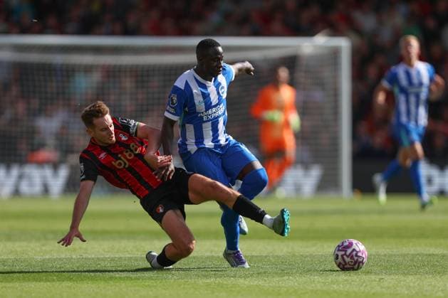 Football - 2025 2026 Premier League - AFC Bournemouth vs Brighton & Hove Albion - Vitality Stadium - Saturday 13th September 2025 David Brooks of Bournemouth lunges in and fouls Yankuba Minteh of Brighton during the Premier League match at the Vitality Stadium COLORSPORT Shaun Boggust 