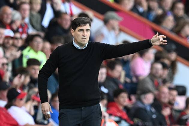 Bournemouth v Brighton and Hove Albion Premier League 13 09 2025. AFC Bournemouth manager Andoni Iraola gestures during the Premier League match between Bournemouth and Brighton and Hove Albion at the Vitality Stadium, Bournemouth, England on 13 September 2025. Bournemouth Vitality Stadium Dorset England Editorial use only DataCo restrictions apply See www.football-dataco.com , Copyright: xGrahamxHuntx PSI-22818-0044