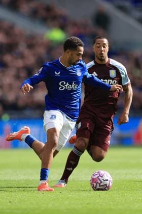 Football - Premier League - Everton v Aston Villa 13th September 2025 - Premier League - Everton v Aston Villa - Iliman Ndiaye of Everton battles with Youri Tielemans of Aston Villa - Photo: Simon Stacpoole Offside. Liverpool UK Copyright: xSimonxStacpoolexOffside