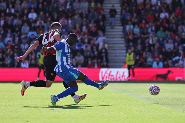 Football - 2025 2026 Premier League - AFC Bournemouth vs Brighton & Hove Albion - Vitality Stadium - Saturday 13th September 2025 Yankuba Minteh of Brighton has a shot well saved during the Premier League match at the Vitality Stadium COLORSPORT Shaun Boggust 