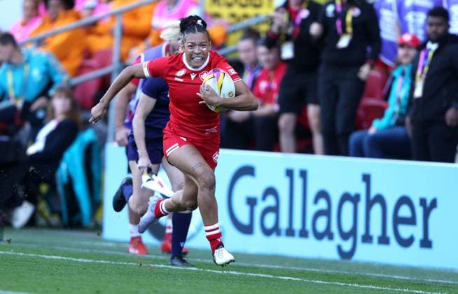 Asia Hogan-Rochester of Canada runs through to score the opening try Canada v Australia, Women s Rugby World Cup, Quarter Final, Rugby Union, Ashton Gate, Bristol, UK - 13 Sept 2025Bristol Ashton Gate United Kingdom EDITORIAL USE ONLY No use with unauthorised audio, video, data, fixture lists, club league logos or live services. Online in-match use limited to 120 images, no video emulation. No use in betting, games or single club league player publications. Copyright: xKieranxMcManus Shutterstockx 15481301i