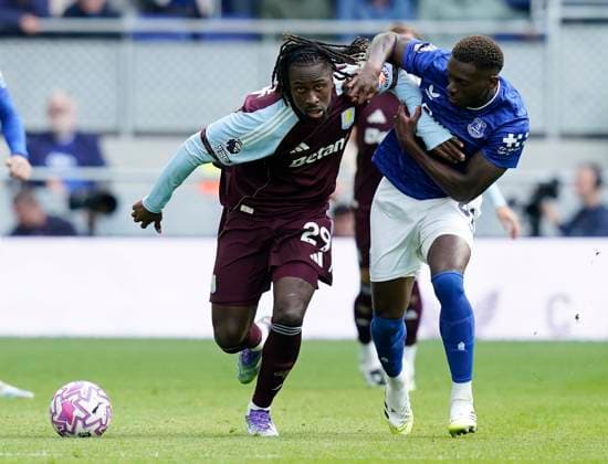 Liverpool, England, 13th September 2025. Evann Guessand of Aston Villa (L) holds off Tim Iroegbunam of Everton during the Everton vs Aston Villa Premier League match at Hill Dickinson Stadium, Liverpool. Picture credit should read: Andrew Yates Sportimage EDITORIAL USE ONLY. No use with unauthorised audio, video, data, fixture lists, club league logos or live services. Online in-match use limited to 120 images, no video emulation. No use in betting, games or single club league player publications. SPI_013_AY_EVERTON_VILLA SPI-4134-0013