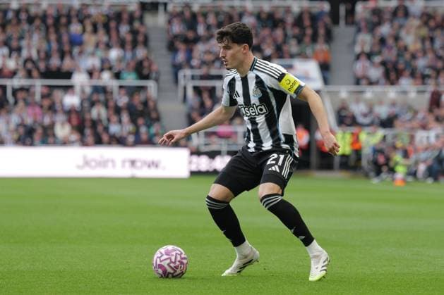 NEWCASTLE UPON TYNE, ENGLAND - SEPTEMBER 13: Tino Livramento of Newcastle United during a Premier League 2025 26 match between Newcastle United and Wolverhampton Wanderers at St James Park on September 13, 2025 in Newcastle Upon Tyne, England. Copyright: xRichardxCallisx Sportspressphoto_SPR24708