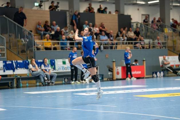 HSG Blomberg-Lippe (GER) vs. Thueringer HC (GER), Handball, 1. Handball Bundesliga Frauen, 3. Spieltag, 13.09.2025, Saision 2025 2026, Blomberg Nuria Bucher (HSG Blomberg-Lippe, 21) im Torwurf beim Aufwaermen Blomberg Sporthalle an der Ulmenallee Deutschland
