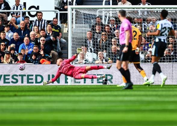 Premier League Newcastle United v Wolverhampton Wanderers Jacob Murphy of Newcastle United has a shot on goal during the Premier League match Newcastle United vs Wolverhampton Wanderers at St. James s Park, Newcastle, United Kingdom, 13th September 2025 (Photo by Richard Bierton News Images) Newcastle St. James s Park Tyne and Wear United Kingdom Copyright: xRichardxBierton NewsxImagesx