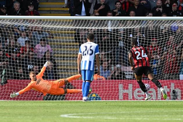 Bournemouth v Brighton and Hove Albion Premier League 13 09 2025. Goal 2-1 - Antoine Semenyo (24) of AFC Bournemouth scores the second goal from the penalty spot during the Premier League match between Bournemouth and Brighton and Hove Albion at the Vitality Stadium, Bournemouth, England on 13 September 2025. Bournemouth Vitality Stadium Dorset England Editorial use only DataCo restrictions apply See www.football-dataco.com , Copyright: xGrahamxHuntx PSI-22818-0049