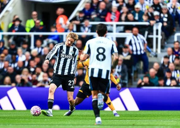 Premier League Newcastle United v Wolverhampton Wanderers Nick Woltemade of Newcastle United on the ball during the Premier League match Newcastle United vs Wolverhampton Wanderers at St. James s Park, Newcastle, United Kingdom, 13th September 2025 (Photo by Richard Bierton News Images) Newcastle St. James s Park Tyne and Wear United Kingdom Copyright: xRichardxBierton NewsxImagesx