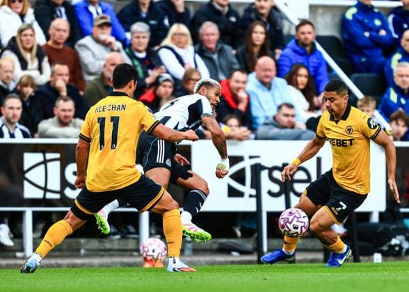 Premier League Newcastle United v Wolverhampton Wanderers Joelinton of Newcastle United in action during the Premier League match Newcastle United vs Wolverhampton Wanderers at St. James s Park, Newcastle, United Kingdom, 13th September 2025 (Photo by Richard Bierton News Images) Newcastle St. James s Park Tyne and Wear United Kingdom Copyright: xRichardxBierton NewsxImagesx
