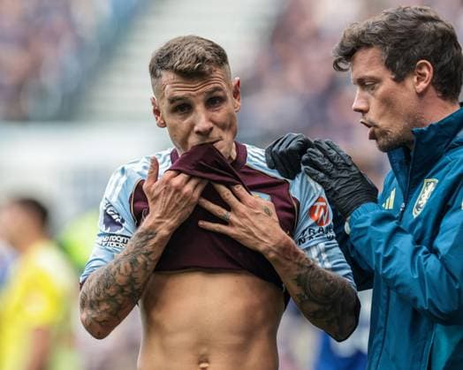 Premier League Everton v Aston Villa Lucas Digne of Aston Villa receives treatment during the Premier League match Everton vs Aston Villa at Hill Dickinson Stadium, Liverpool, United Kingdom, 13th September 2025 (Photo by Mark Cosgrove News Images) Liverpool Hill Dickinson Stadium Merseyside United Kingdom Copyright: xMarkxCosgrove NewsxImagesx