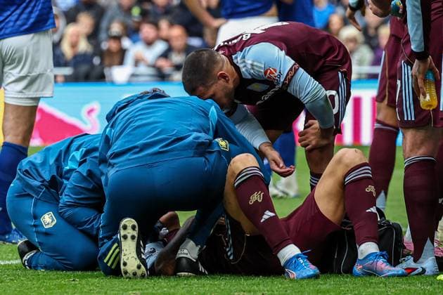 Premier League Everton v Aston Villa Tyrone Mings of Aston Villa down injured during the Premier League match Everton vs Aston Villa at Hill Dickinson Stadium, Liverpool, United Kingdom, 13th September 2025 (Photo by Mark Cosgrove News Images) Liverpool Hill Dickinson Stadium Merseyside United Kingdom Copyright: xMarkxCosgrove NewsxImagesx