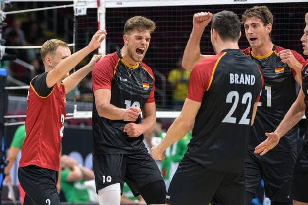 September 13, 2025, Pasay City, Manila, Philippines: Germany vs Bulgaria in the Pool Phase during the FIVB Mens Volleyball World Championship, WM, Weltmeisterschaft 2025 in Manila, Philippines. Bulgaria beat Germany in 3 sets. Germanys team celebrate a point. Erik R¦HRS Pasay City Philippines - ZUMAr144 20250913_zap_r144_054 Copyright: xJaynexRussellx