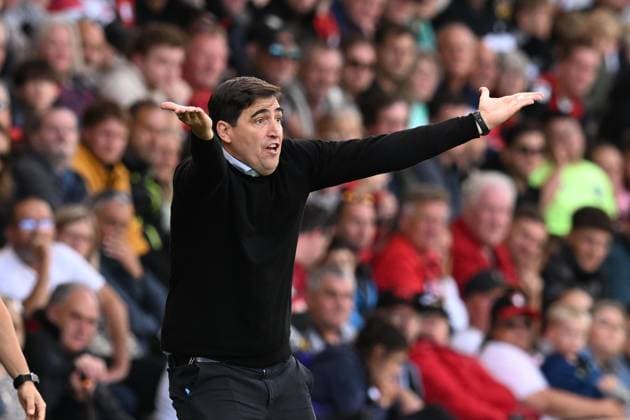 Bournemouth v Brighton and Hove Albion Premier League 13 09 2025. AFC Bournemouth manager Andoni Iraola gestures during the Premier League match between Bournemouth and Brighton and Hove Albion at the Vitality Stadium, Bournemouth, England on 13 September 2025. Bournemouth Vitality Stadium Dorset England Editorial use only DataCo restrictions apply See www.football-dataco.com , Copyright: xGrahamxHuntx PSI-22818-0059