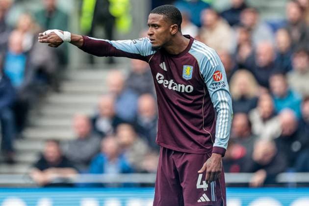 Premier League Everton v Aston Villa Ezri Konsa of Aston Villa gives instructions during the Premier League match Everton vs Aston Villa at Hill Dickinson Stadium, Liverpool, United Kingdom, 13th September 2025 (Photo by Mark Cosgrove News Images) Liverpool Hill Dickinson Stadium Merseyside United Kingdom Copyright: xMarkxCosgrove NewsxImagesx