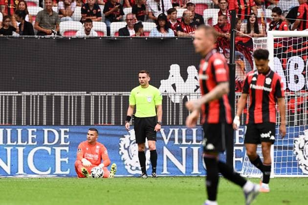 OGC Nice v FC Nantes - Ligue 1 McDonald s 2025 2026 01 Anthony LOPES (fcn) - Guillaume PARADIS (ARBITRE) during the Ligue 1 McDonald s match between Nice and Nantes at Allianz Riviera on September 13, 2025 in Nice, France. Nice France  Copyright: xFEPx 776348123
