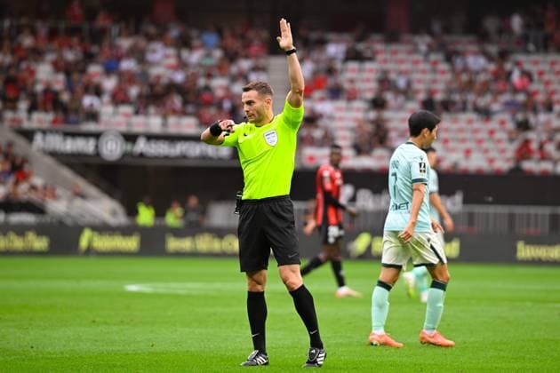 FOOTBALL : OGC Nice VS FC Nantes - Ligue 1 McDonald s - 13 09 2025 Referee Guillaume Paradis during the Ligue 1 Mcdonald s match between OGC Nice and Football Club de Nantes on September 13, 2025 at the Allianz Riviera Stadium in Nice. NiceFrance  Copyright: xWilliamxCannarellax