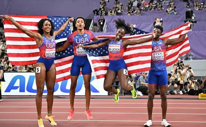 (250913) -- TOKYO, Sept. 13, 2025 -- Team USA celebrate after the mixed 4x400m relay final at the 2025 World Athletics Championships in Tokyo, Japan, Sept. 13, 2025. ) (SP)JAPAN-TOKYO-ATHLETICS-WORLD ATHLETICS CHAMPIONSHIPS-MIXED 4X400M RELAY-FINAL SongxYanhua 