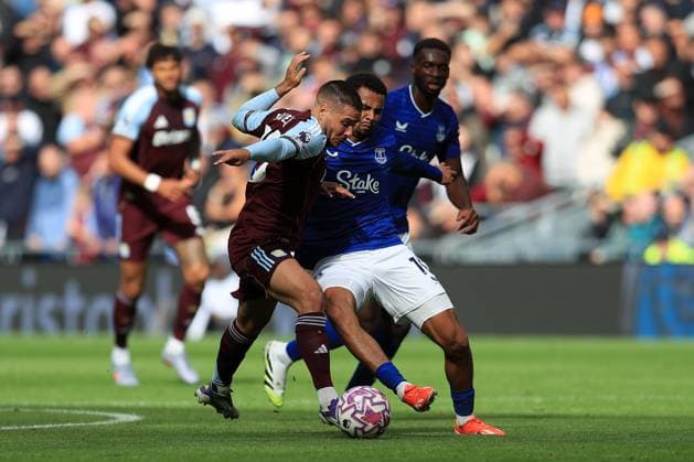 13th September 2025; Hill Dickinson Stadium, Liverpool, England; Premier League Football, Everton versus Aston Villa; Emi Buendia of Aston Villa is brought down by Iliman Ndiaye of Everton  DavidxBlunsden