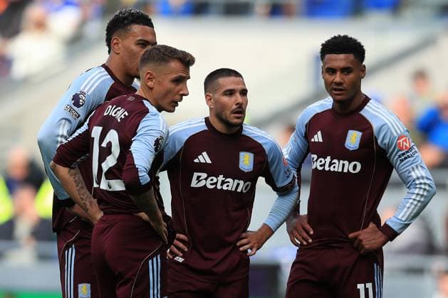 13th September 2025; Hill Dickinson Stadium, Liverpool, England; Premier League Football, Everton versus Aston Villa; Lucas Digne, Emi Buendia and Ollie Watkins of Aston Villa discuss a direct free kick  DavidxBlunsden